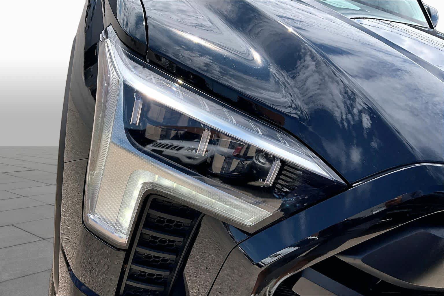 Used 2025 Toyota Tundra Limited AWD/4WD image 28
