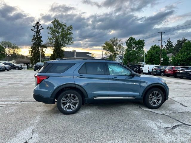 Certified 2025 Ford Explorer Active w/ Active Comfort Package AWD/4WD image 8
