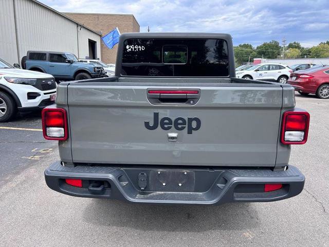 Used 2023 Jeep Gladiator Sport image 4
