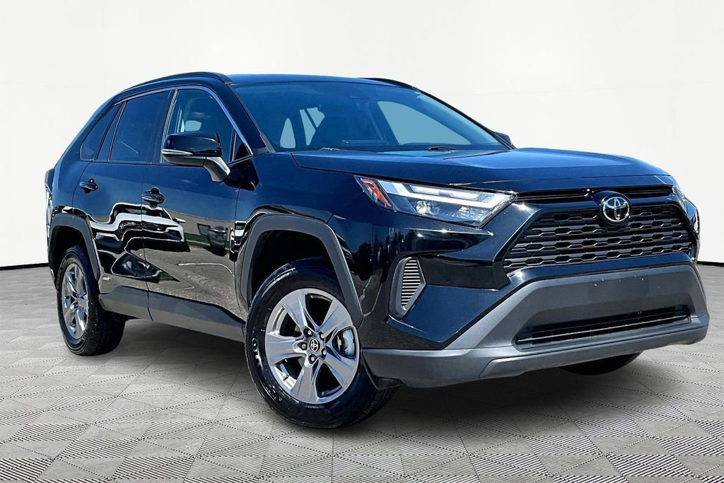 Used 2025 Toyota RAV4 XLE AWD/4WD image 5