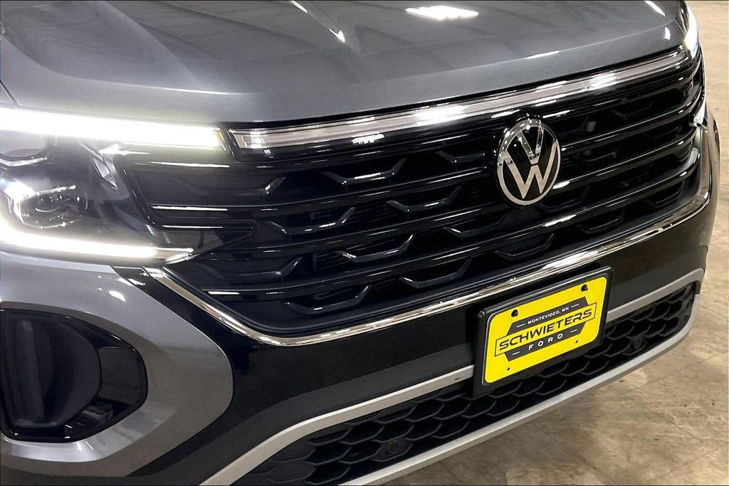 Used 2025 Volkswagen Atlas Cross Sport SE image 29
