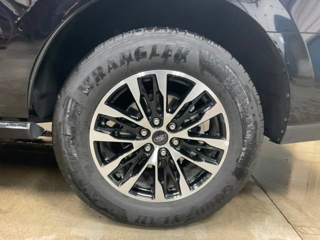 Certified 2025 Ford Expedition Platinum AWD/4WD image 20