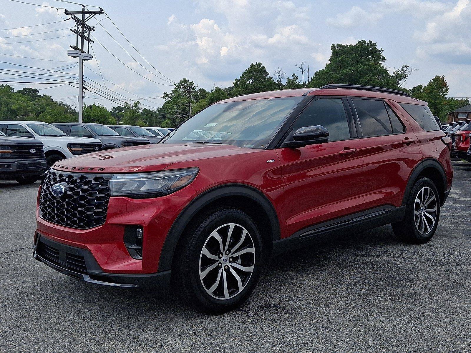 Certified 2025 Ford Explorer ST-Line AWD/4WD image 3