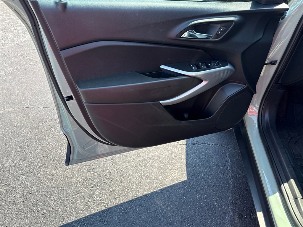 Used 2024 Chevrolet Trax RS w/ Driver Confidence Package image 10