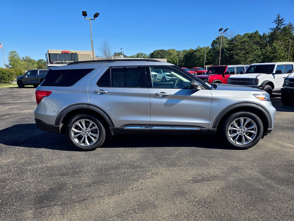 Certified 2020 Ford Explorer XLT w/ Equipment Group 202A AWD/4WD image 6