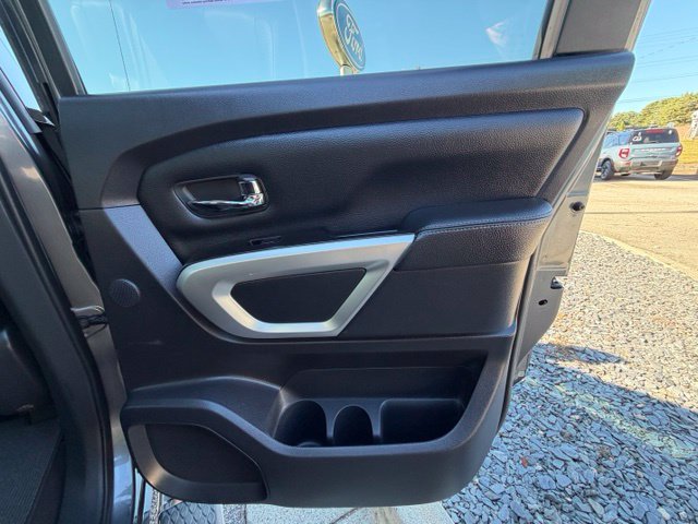 Used 2020 Nissan Titan SL w/ Moonroof Package RWD image 24