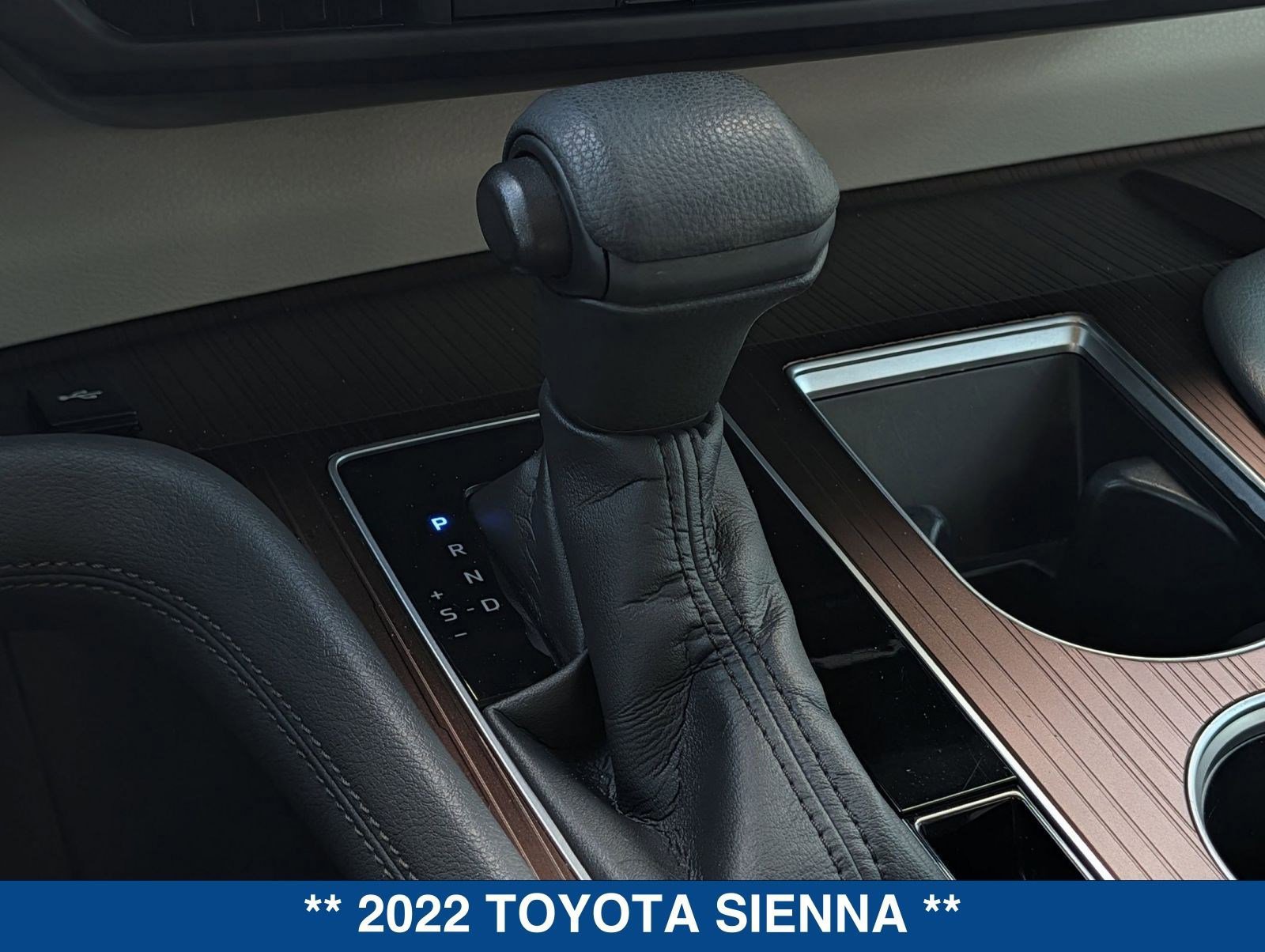 Used 2022 Toyota Sienna LE image 30