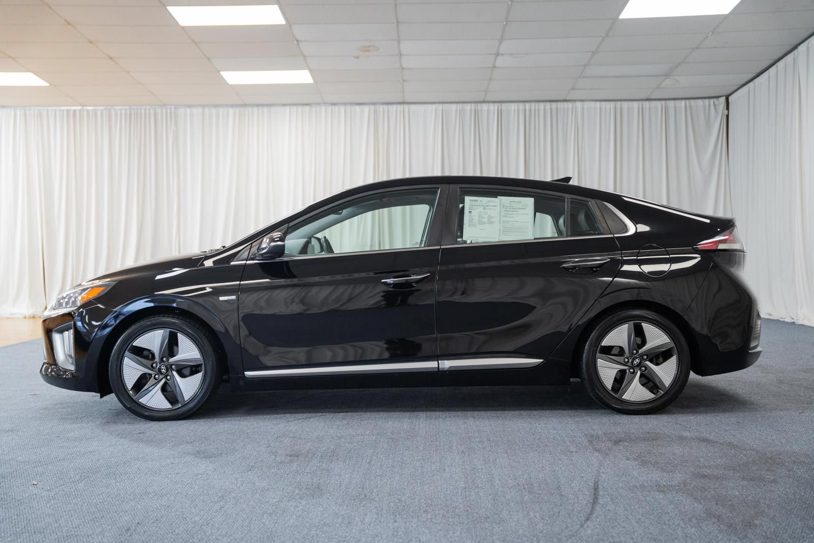 Used 2020 Hyundai Ioniq Limited FWD image 5