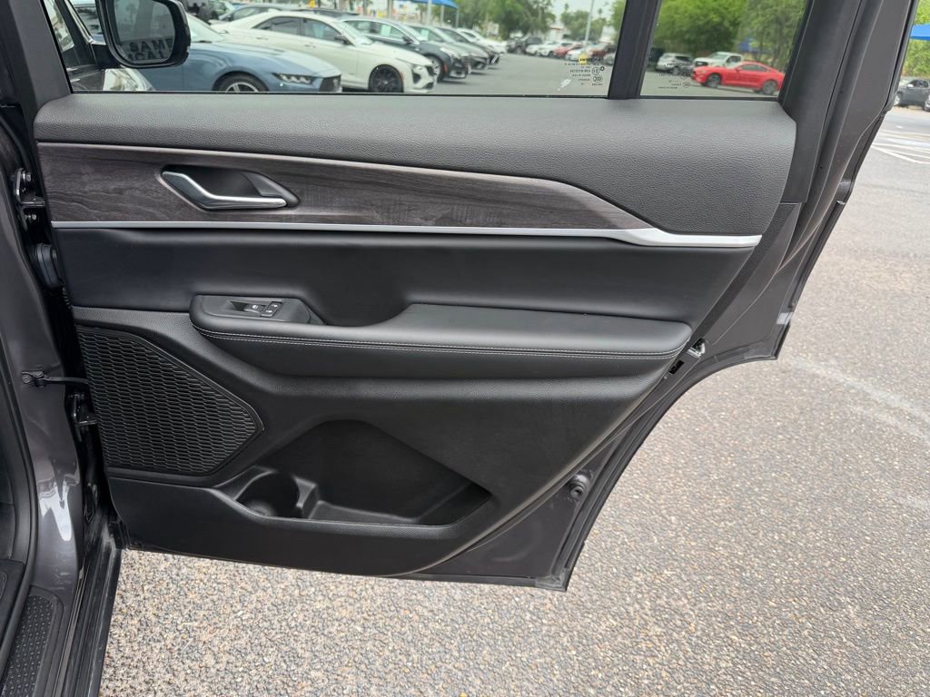 Used 2025 Jeep Grand Cherokee L Limited w/ Black Appearance Package AWD/4WD image 20