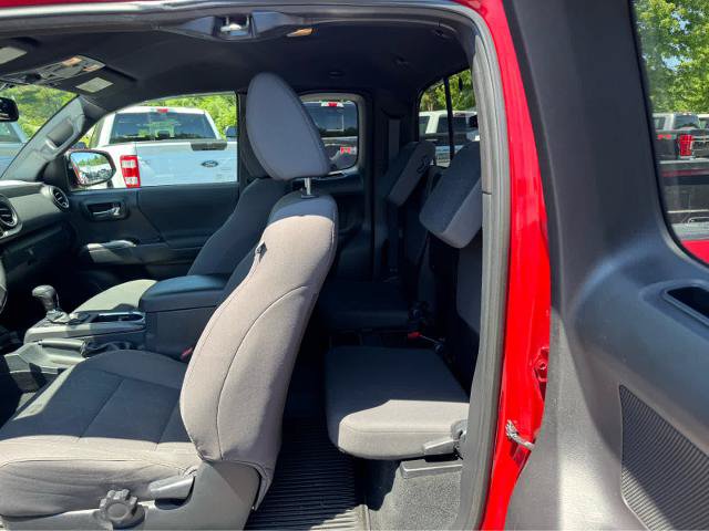 Used 2018 Toyota Tacoma TRD Off-Road w/ Technology Package AWD/4WD image 11