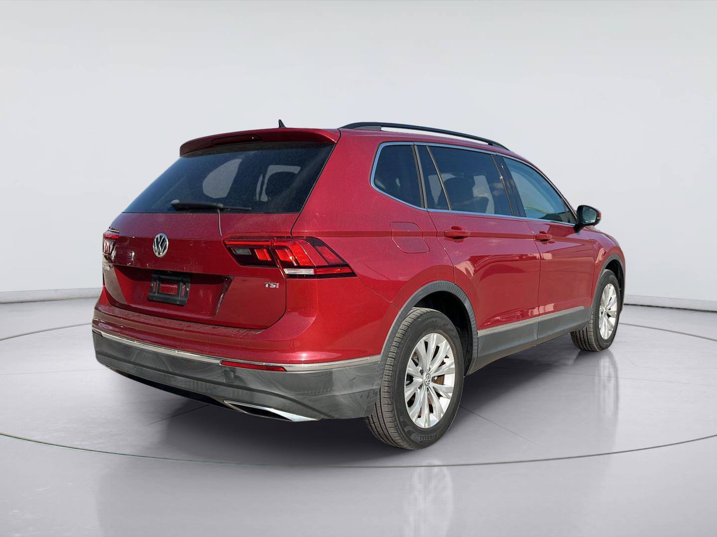 Used 2018 Volkswagen Tiguan SE FWD image 3