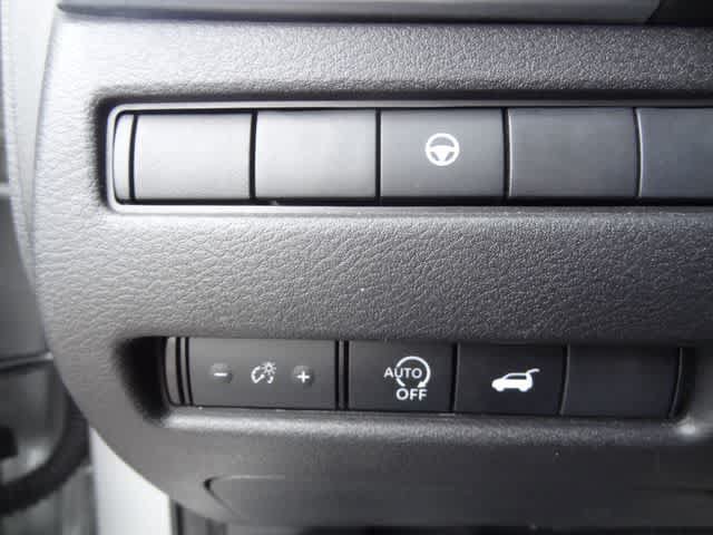 Used 2025 Nissan Rogue SV AWD/4WD image 17