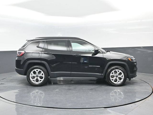 Used 2025 Jeep Compass Latitude AWD/4WD image 3