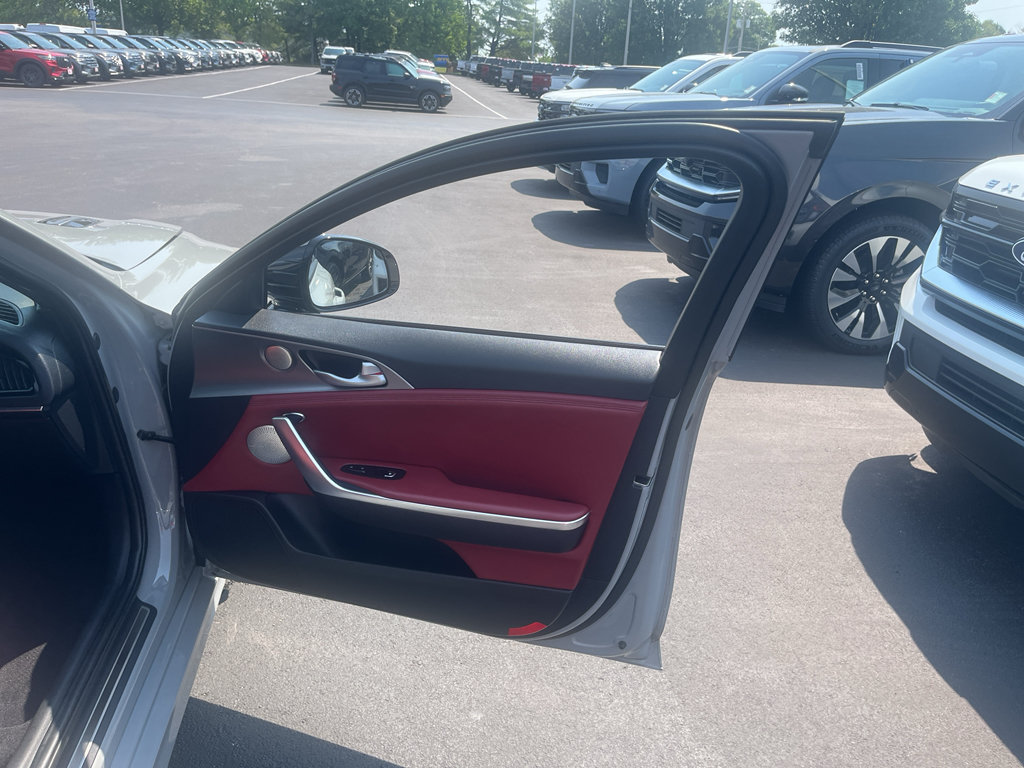 Used 2018 Kia Stinger GT2 AWD/4WD image 33