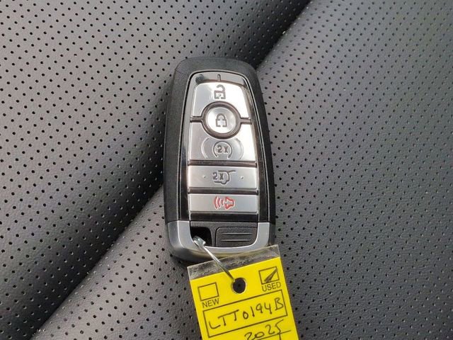 Certified 2025 Ford Escape Platinum w/ Class II Trailer Tow Package AWD/4WD image 29