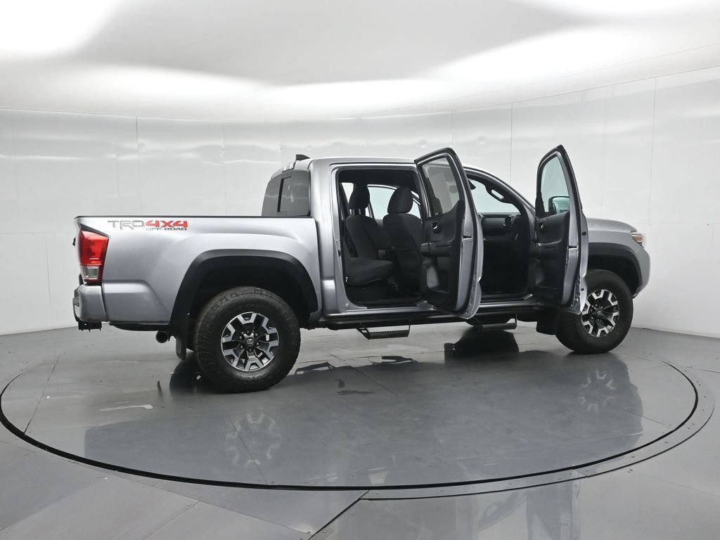 Used 2019 Toyota Tacoma TRD Off-Road w/ Technology Package AWD/4WD image 5