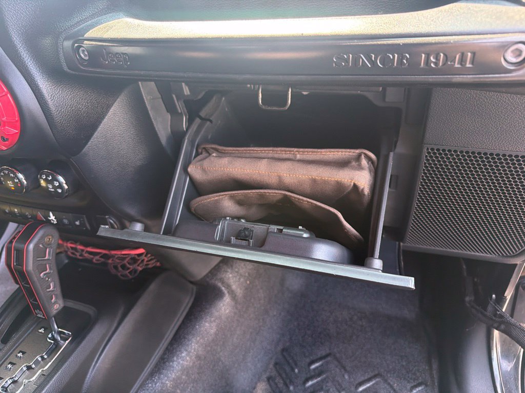 Used 2018 Jeep Wrangler Unlimited Rubicon AWD/4WD image 39