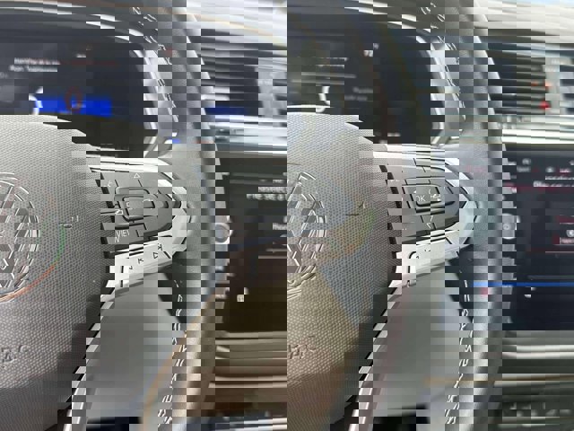 Used 2022 Volkswagen Tiguan SE w/ Panoramic Sunroof Package image 25