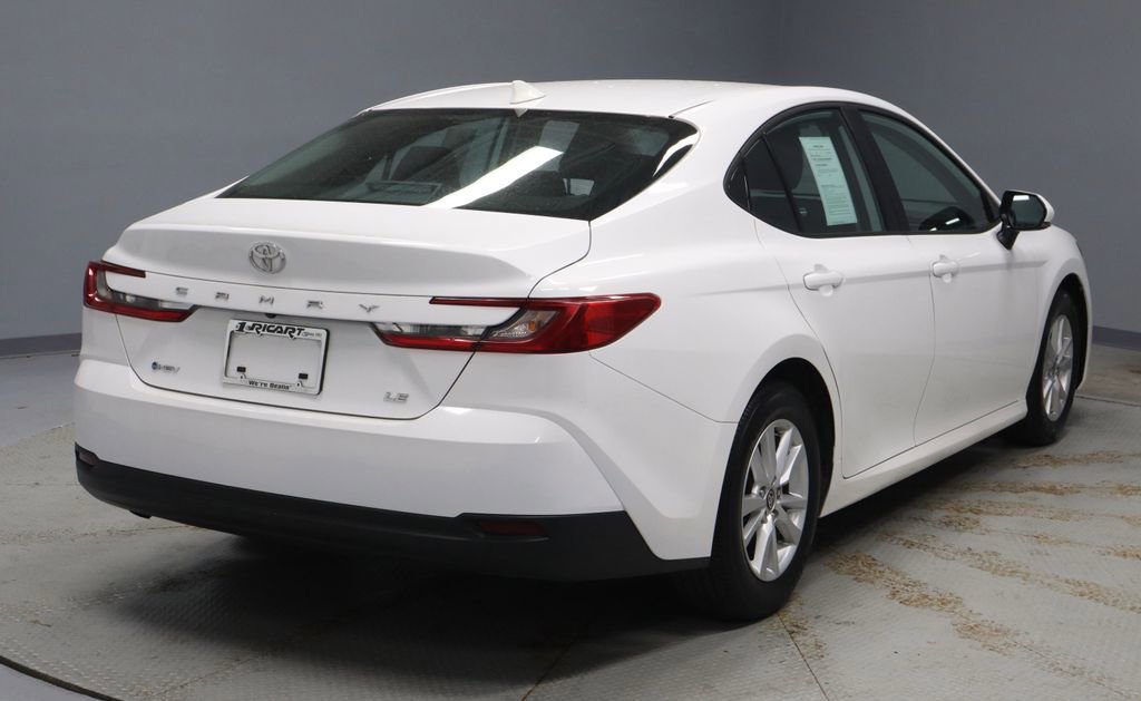 Used 2025 Toyota Camry LE FWD image 5