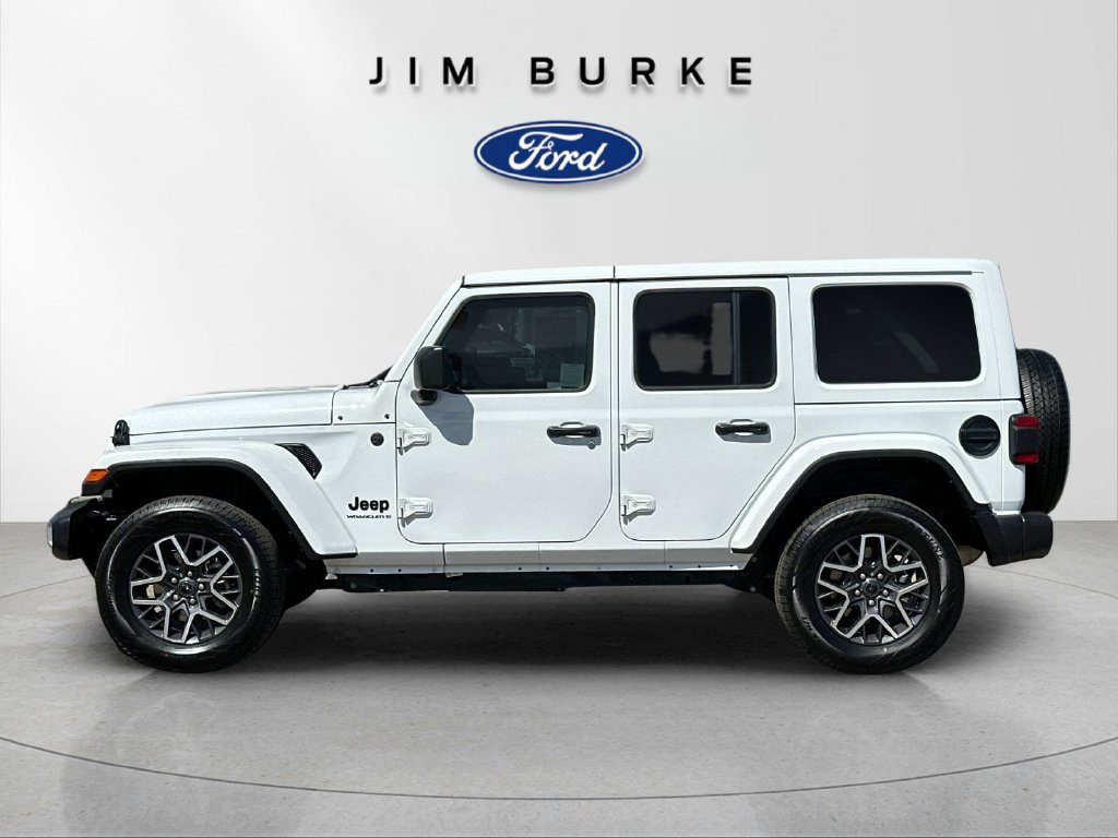 Used 2025 Jeep Wrangler Unlimited Sahara AWD/4WD image 2