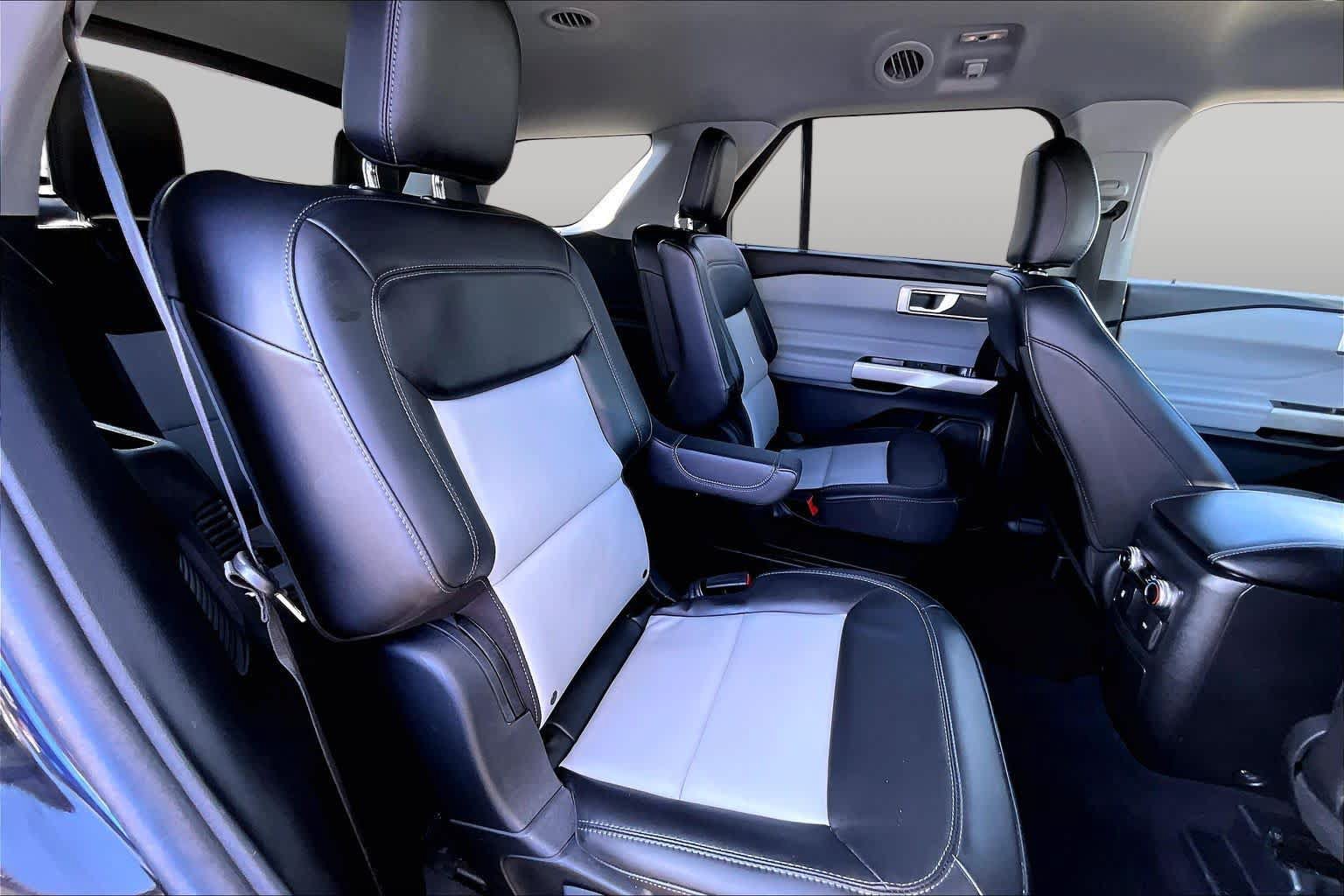 Certified 2024 Ford Explorer XLT RWD image 20