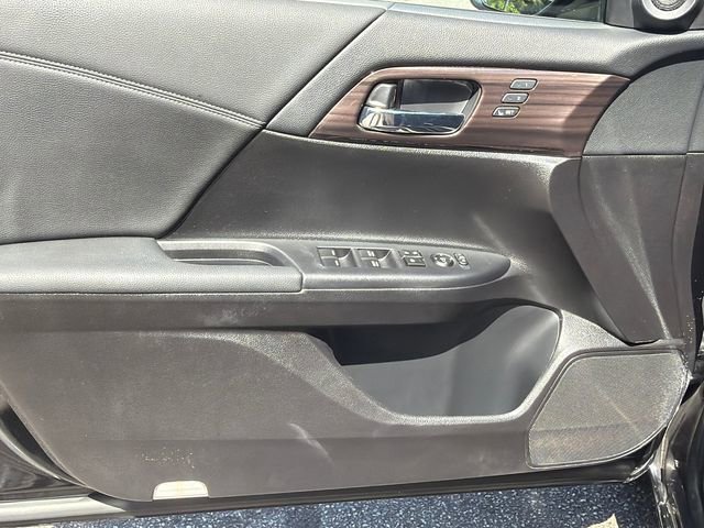 Used 2017 Honda Accord EX-L image 12