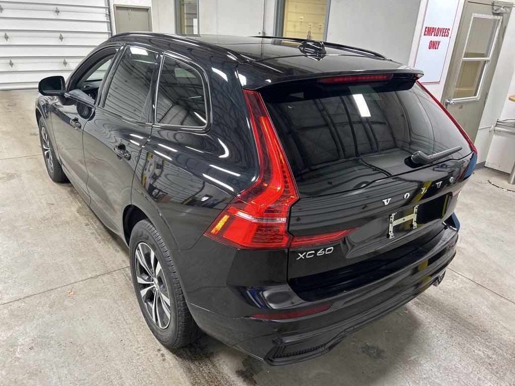 Used 2024 Volvo XC60 T8 Core image 2
