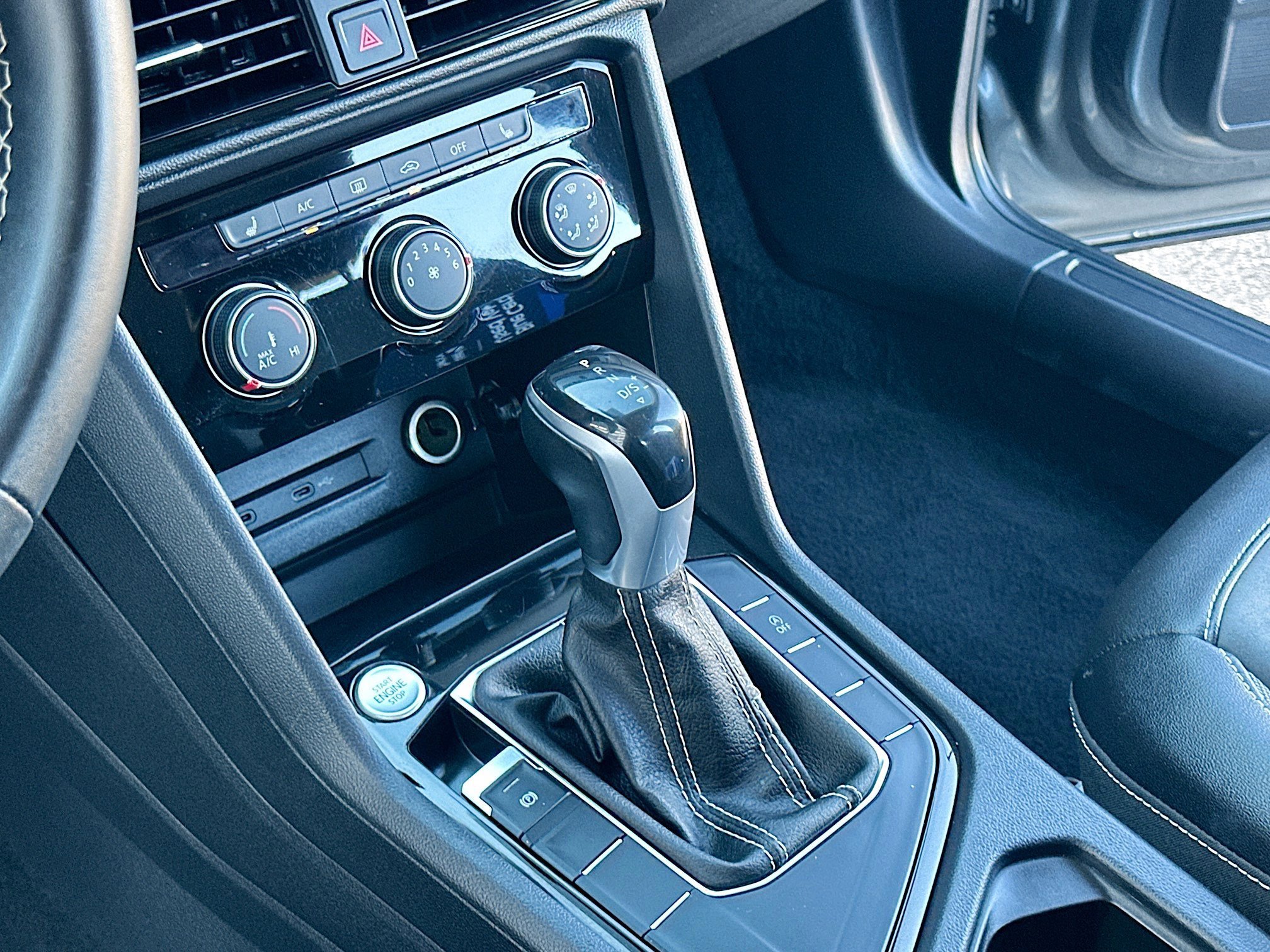 Used 2023 Volkswagen Taos SE image 14