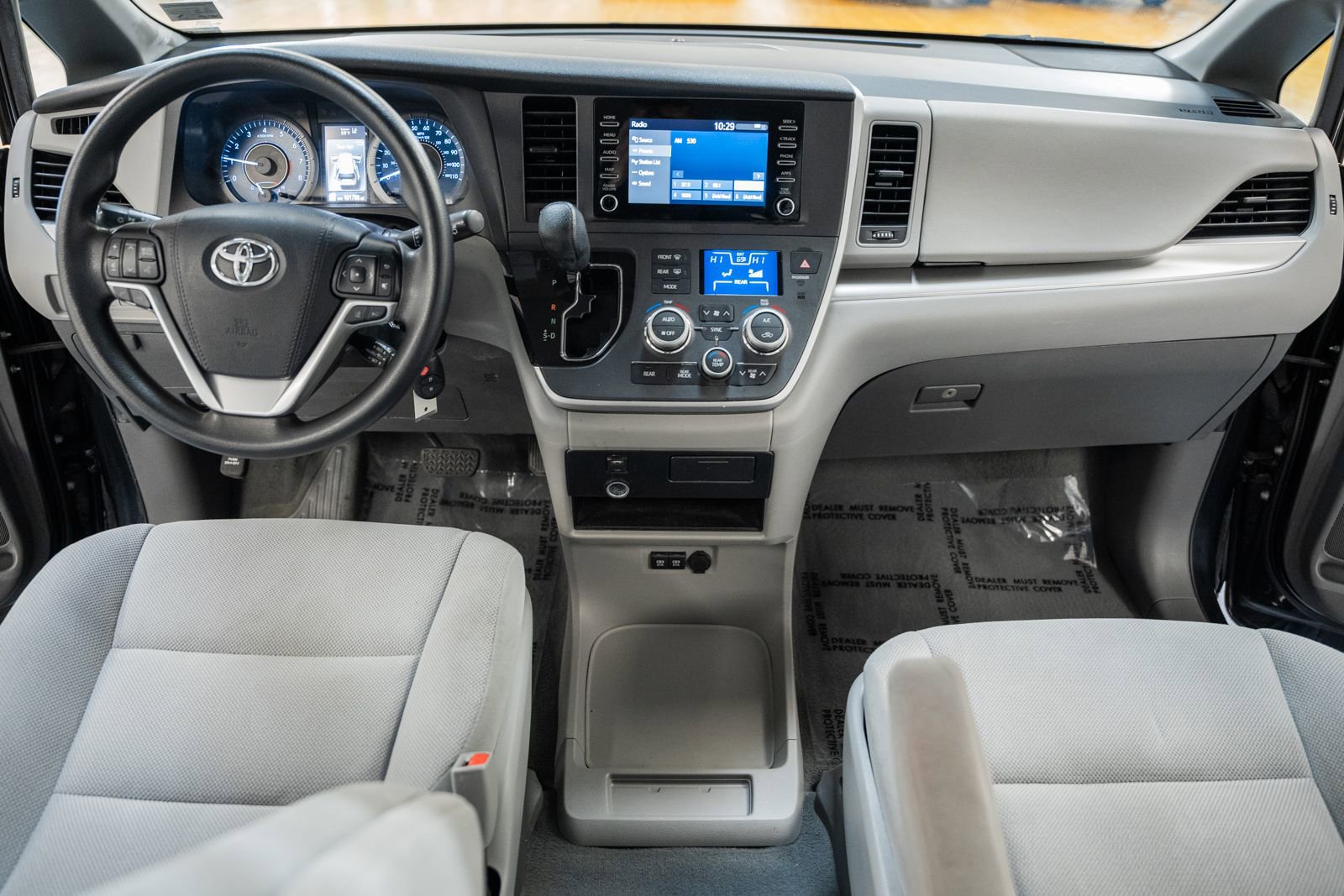 Used 2020 Toyota Sienna L image 19