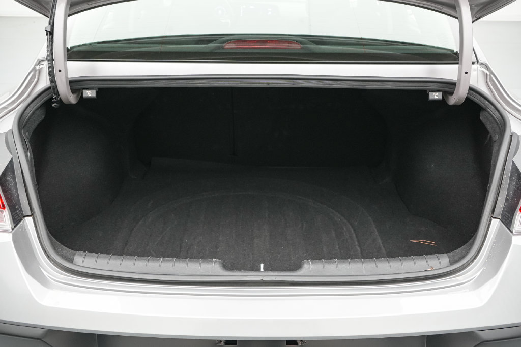 Used 2025 Hyundai Elantra SEL FWD image 21