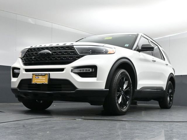 Certified 2022 Ford Explorer XLT w/ Equipment Group 202A AWD/4WD image 39