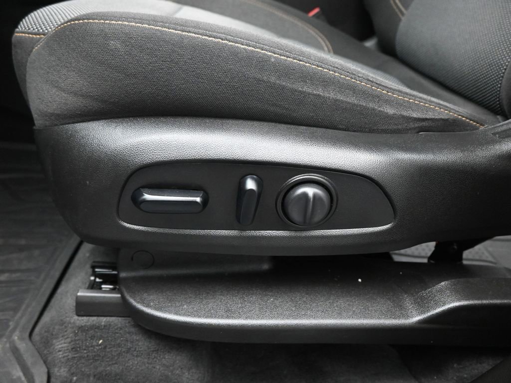 Used 2021 Chevrolet Traverse LT image 38