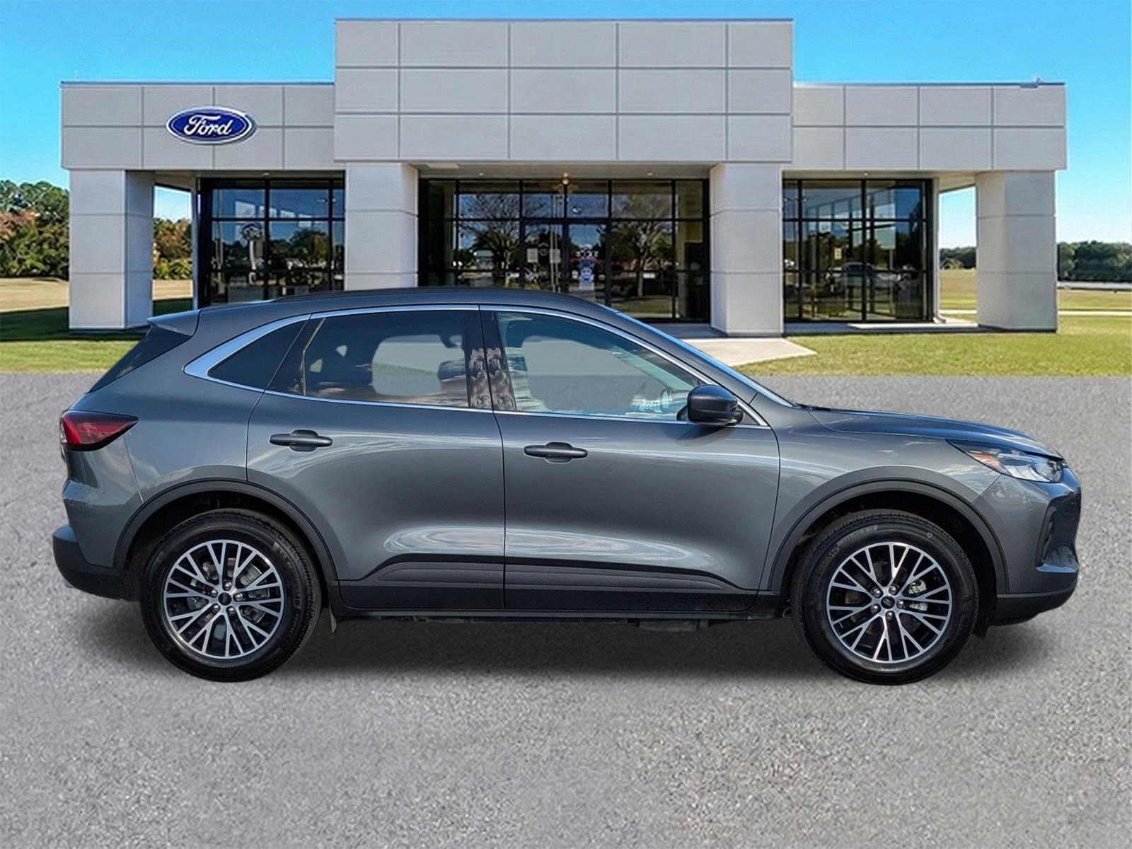 Certified 2025 Ford Escape SE FWD image 6