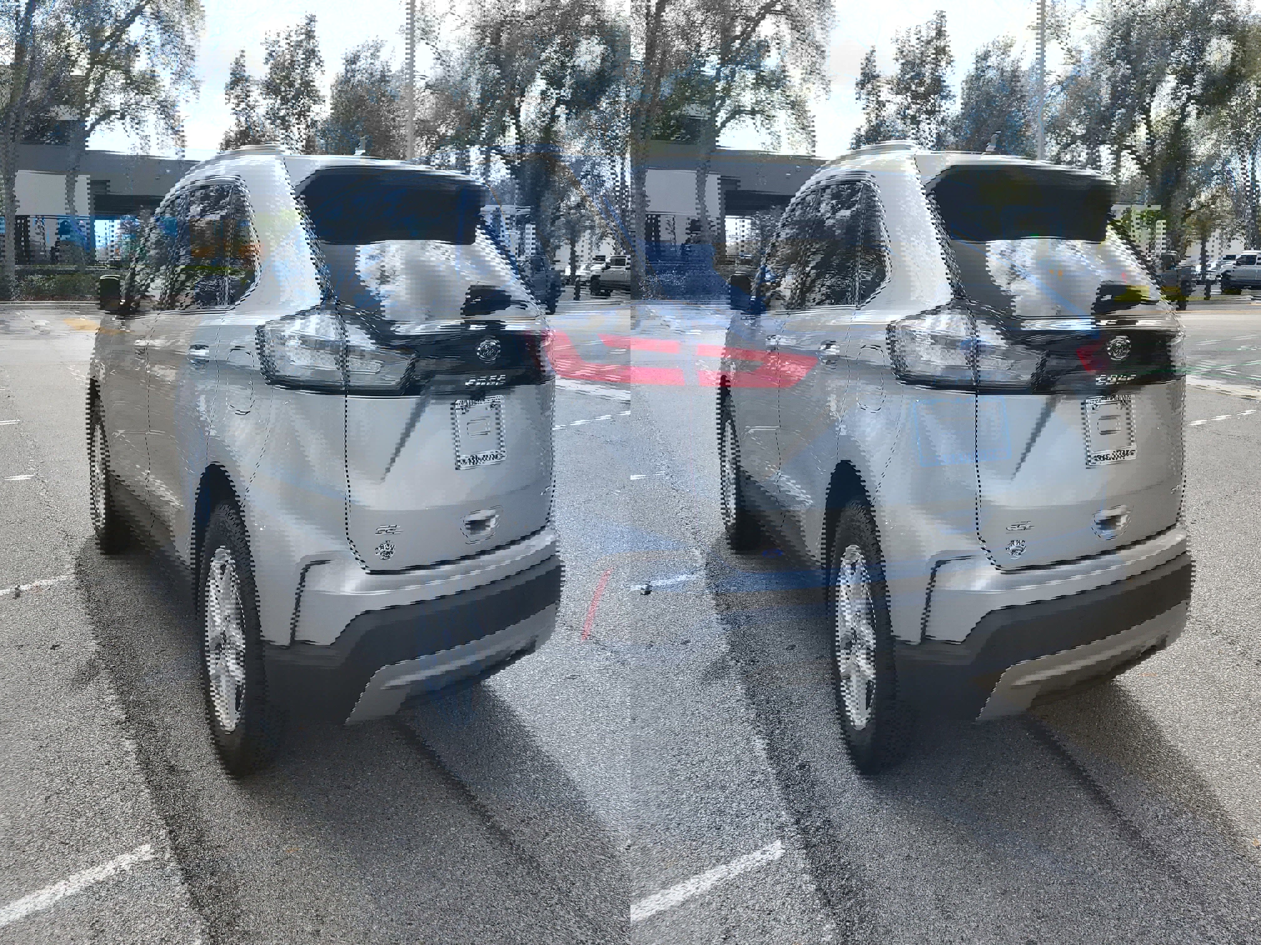 Certified 2022 Ford Edge SEL w/ Convenience Package image 3