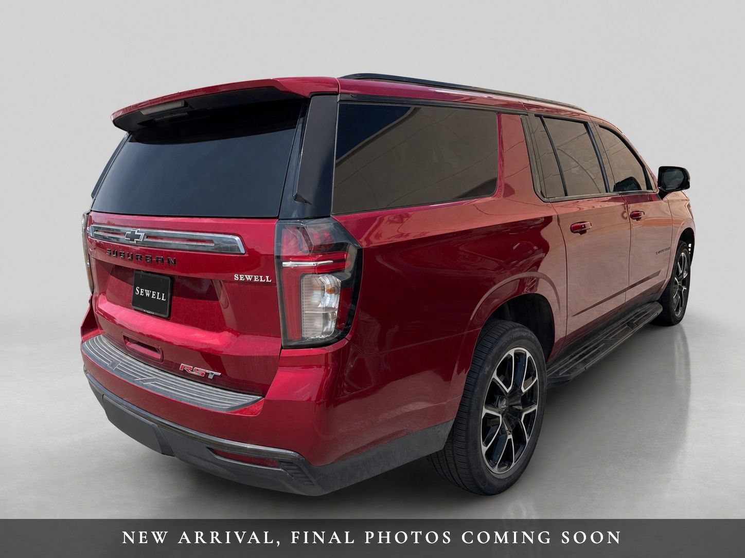 Used 2022 Chevrolet Suburban RST w/ Luxury Package AWD/4WD image 4