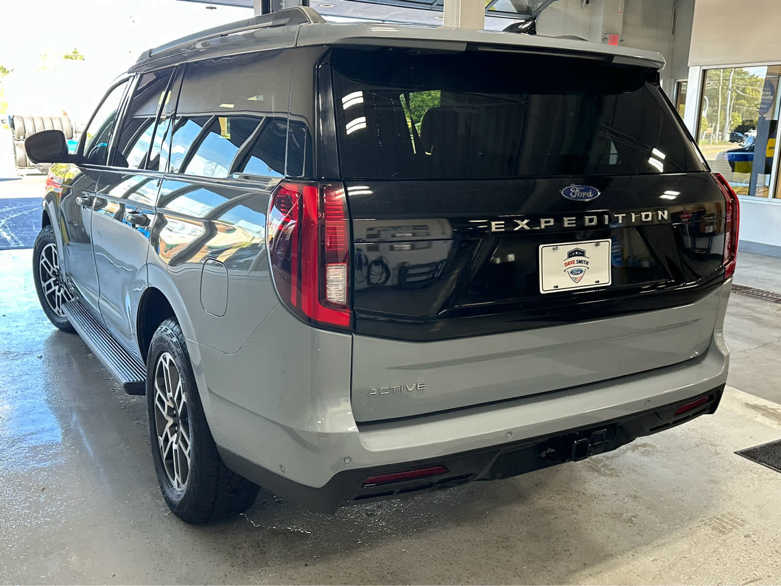 Certified 2025 Ford Expedition Active AWD/4WD image 6