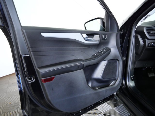 Certified 2025 Ford Escape Platinum AWD/4WD image 16