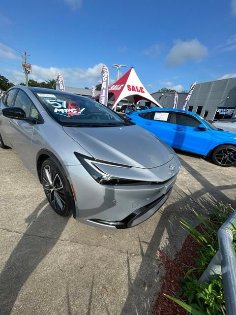 Used 2023 Toyota Prius XLE FWD image 4