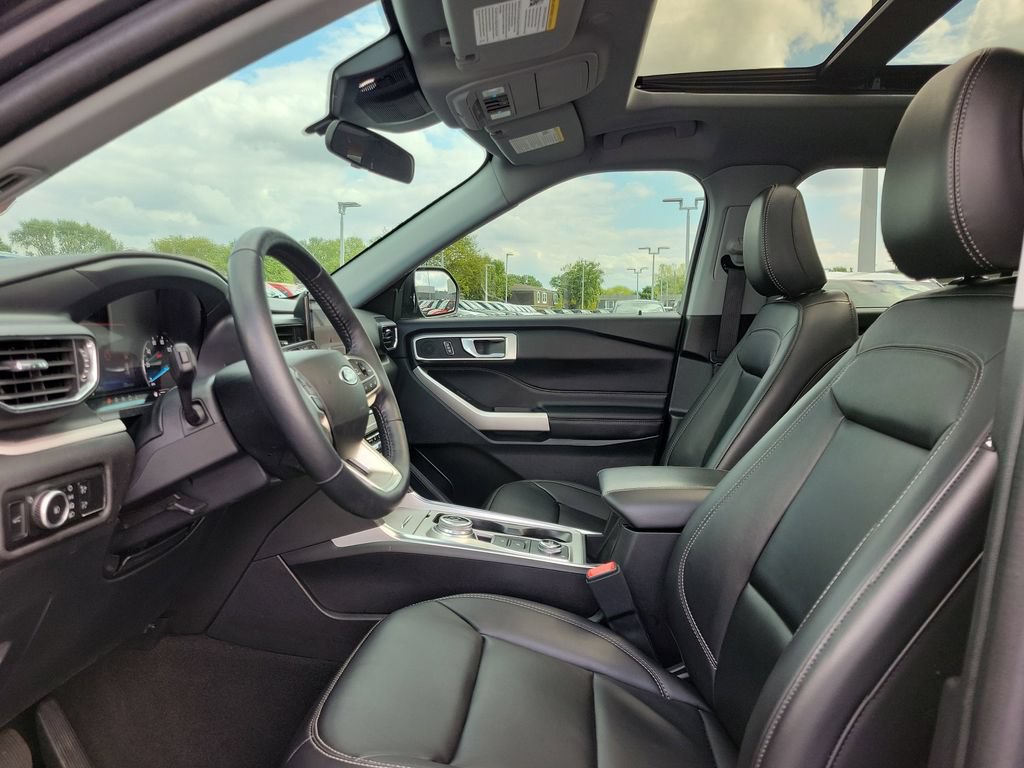 Certified 2023 Ford Explorer XLT w/ Equipment Group 202A AWD/4WD image 18