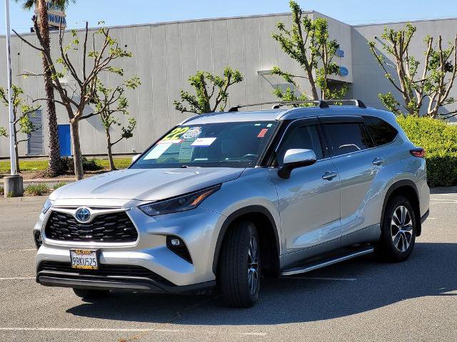 Used 2022 Toyota Highlander XLE AWD/4WD image 8