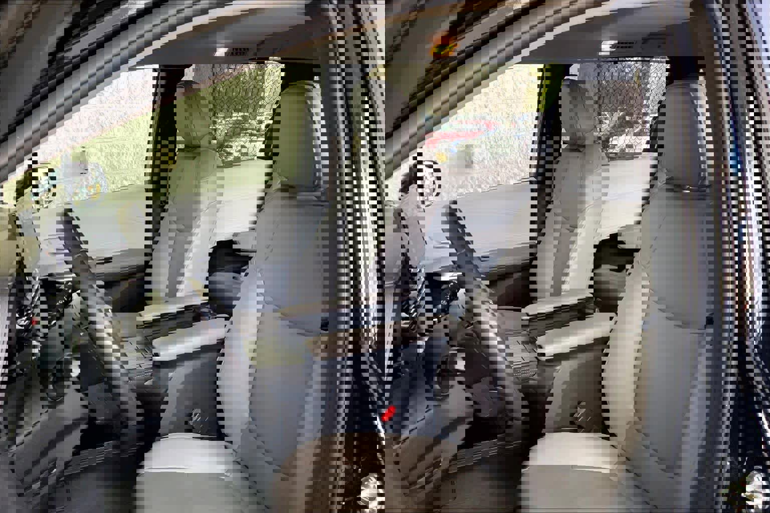 Used 2025 Toyota Sienna XLE image 10