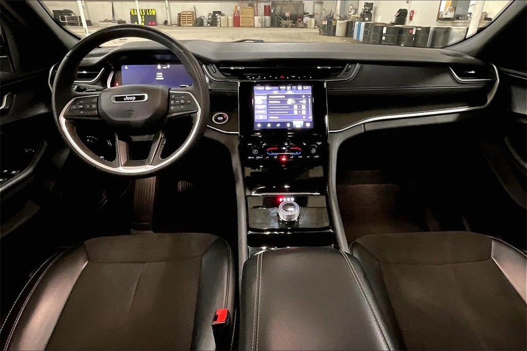 Used 2023 Jeep Grand Cherokee Altitude image 14