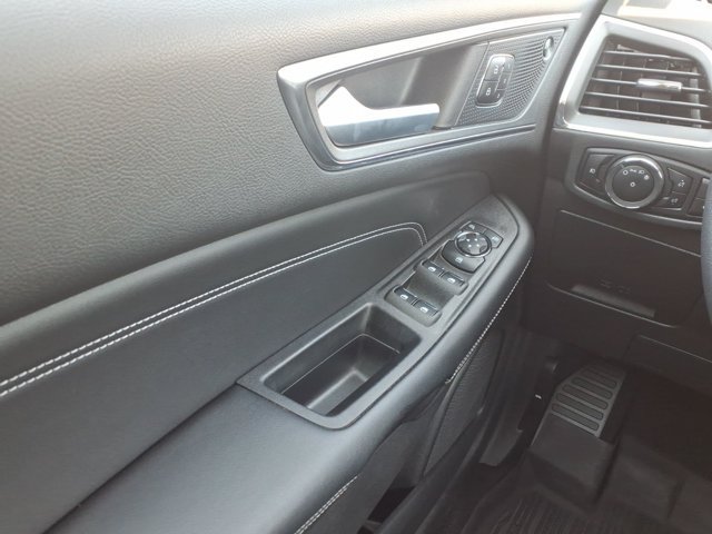 Certified 2023 Ford Edge Titanium AWD/4WD image 13