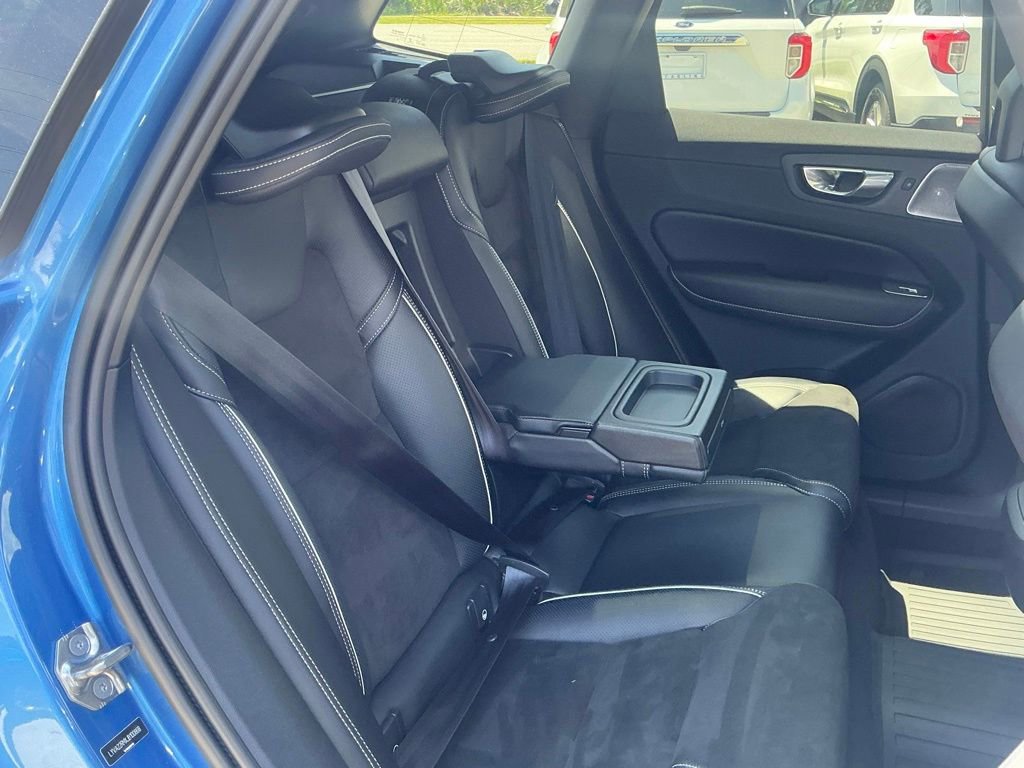 Used 2018 Volvo XC60 T6 R-Design w/ Convenience Package AWD/4WD image 12