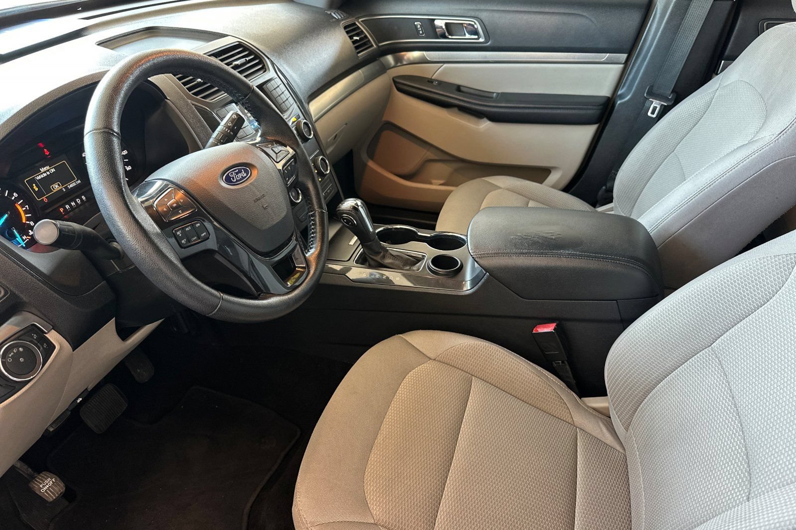 Certified 2018 Ford Explorer XLT FWD image 9