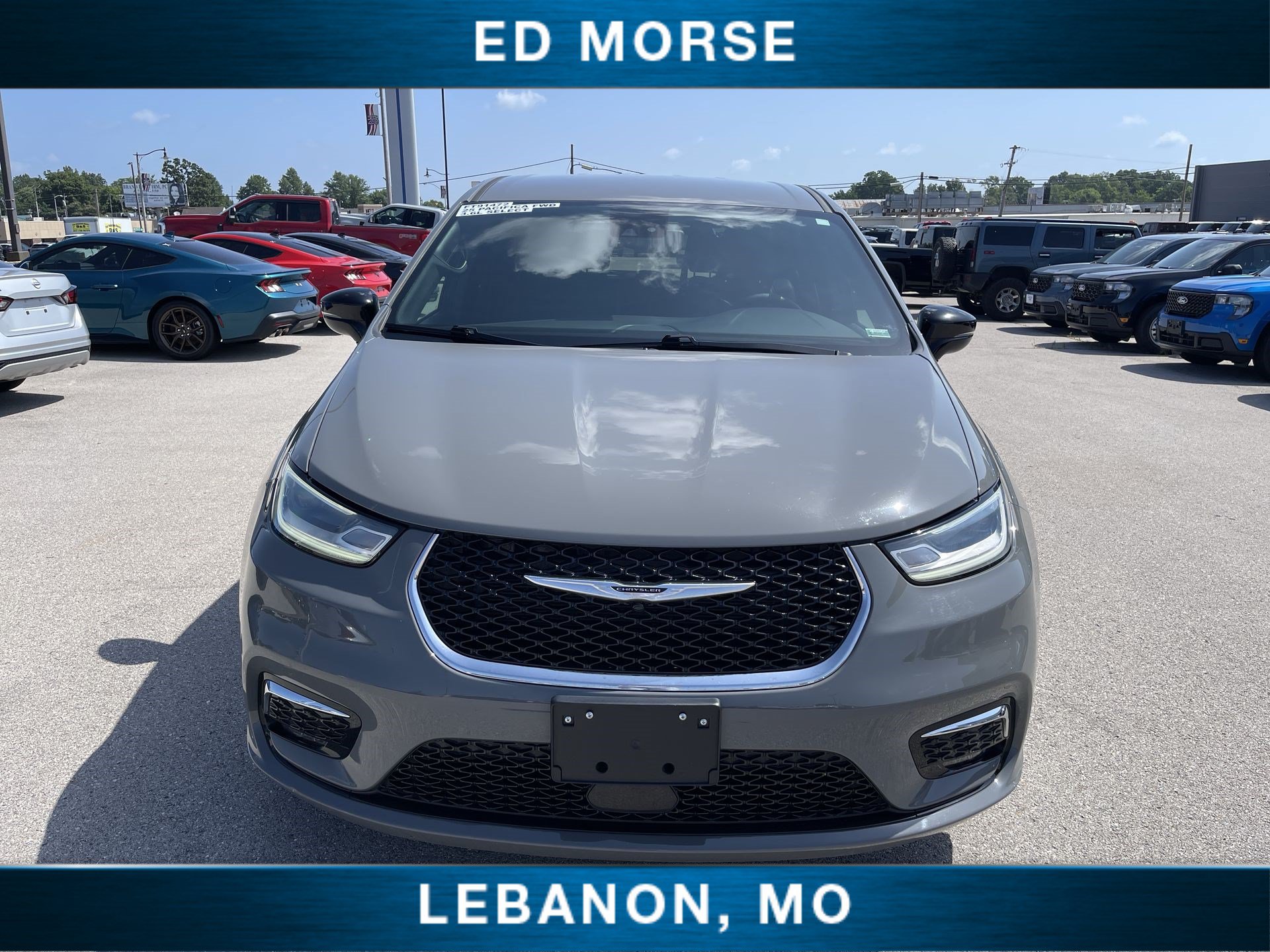 Used 2025 Chrysler Pacifica Select FWD image 3