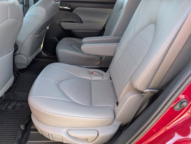 Used 2023 Toyota Highlander XLE FWD image 11