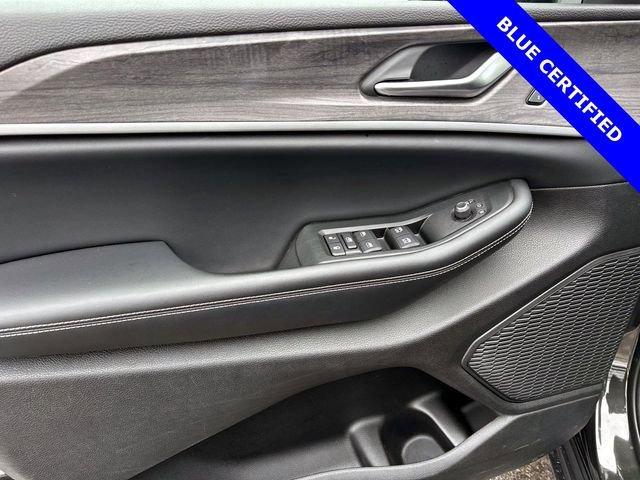 Used 2024 Jeep Grand Cherokee L Limited w/ Black Appearance Package image 11