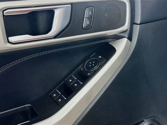 Certified 2022 Ford Explorer XLT w/ Equipment Group 202A image 18