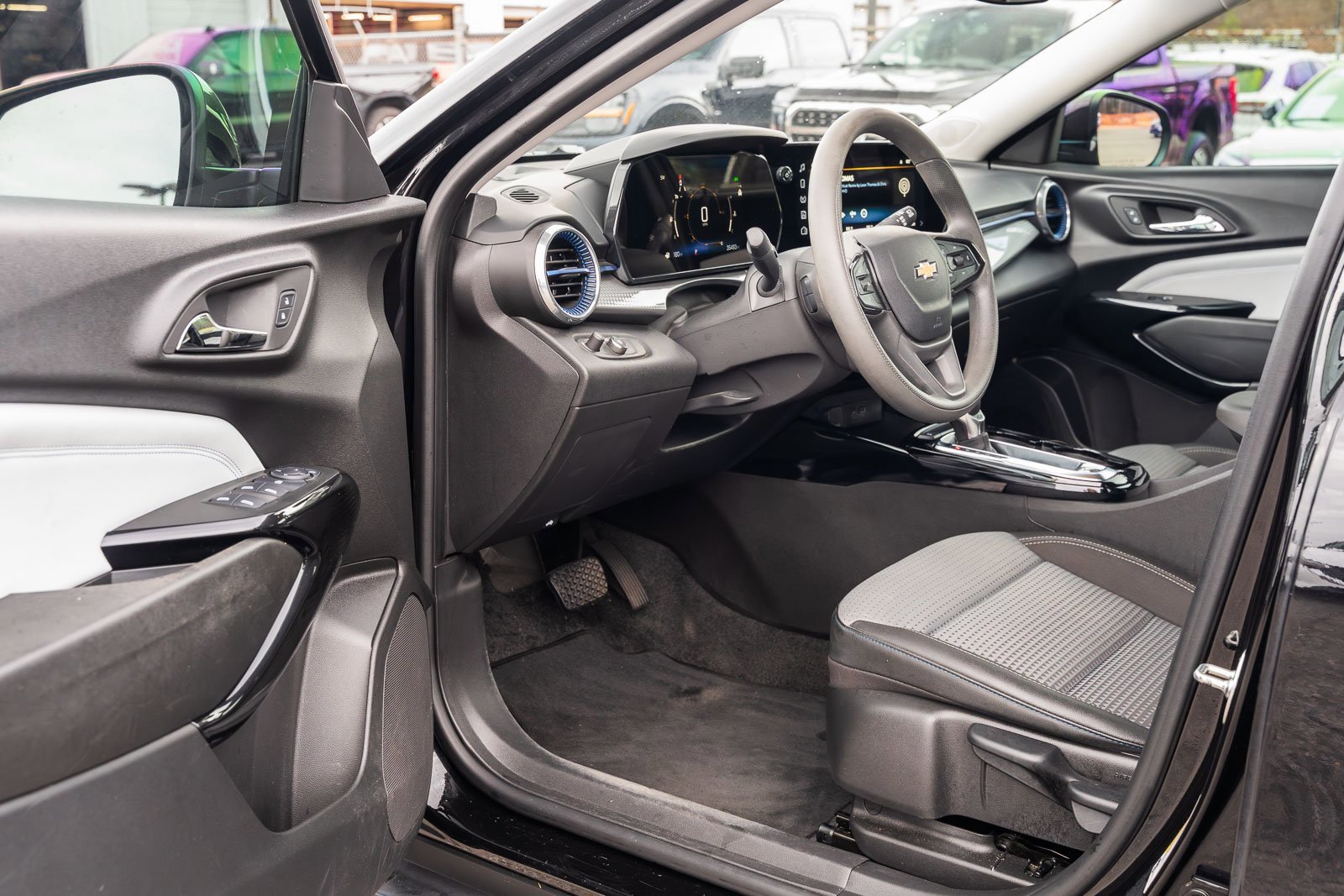 Used 2024 Chevrolet Trax LT image 17